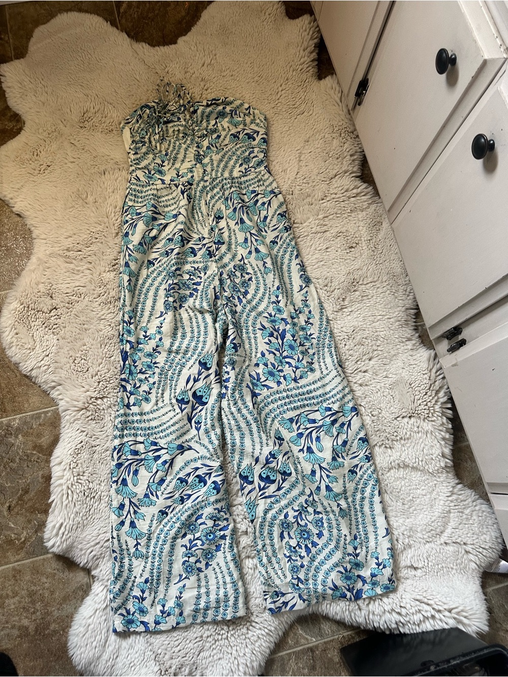 Cupshe White and Blue Floral Strapless Jumpsuit - Picture 5 of 12